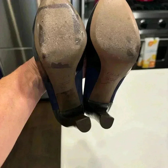 Fendi leather and suede midnight navy pumps/ heels excellent! Sz EU 36 U… - Picture 9 of 12